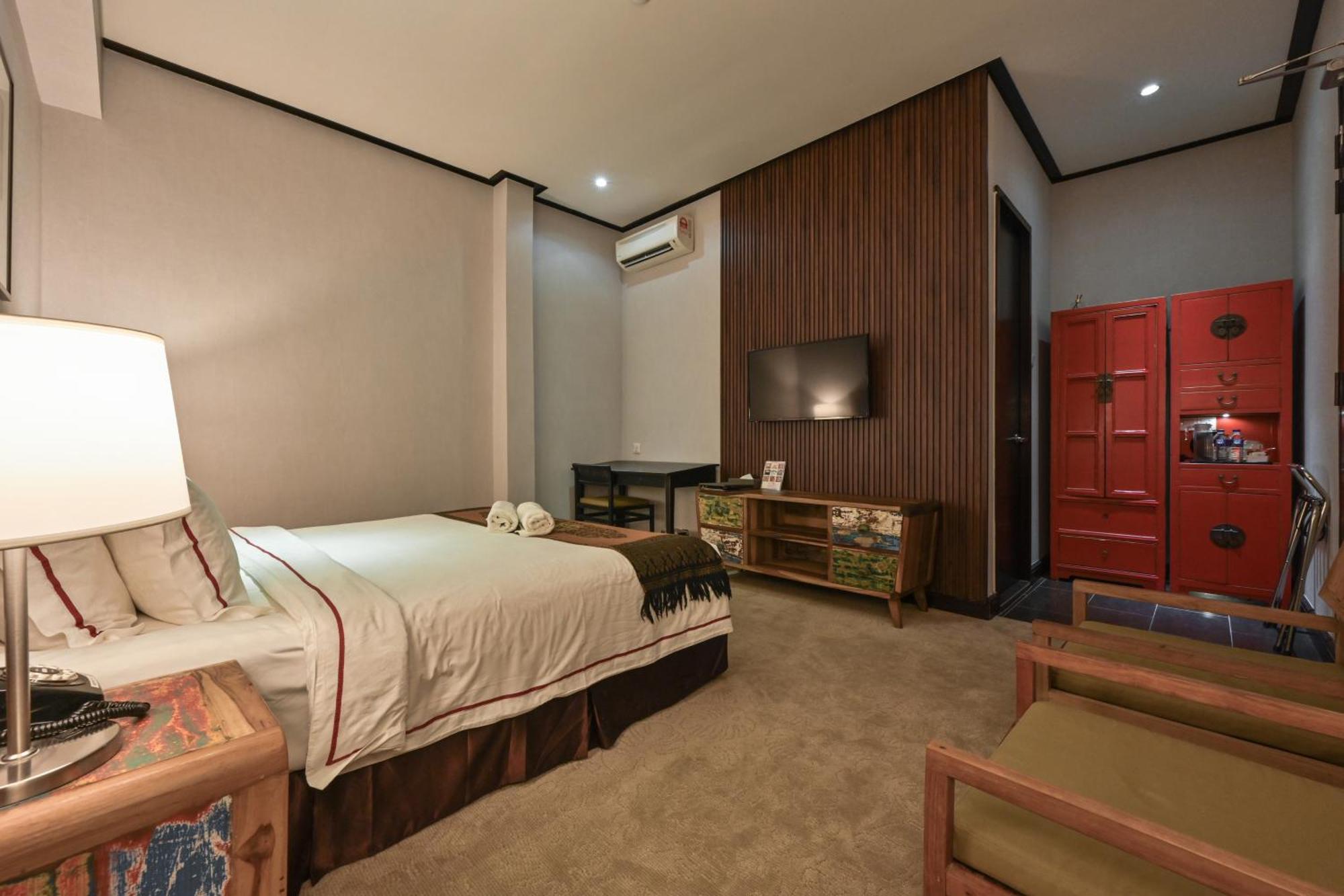 Superior King Room No Window